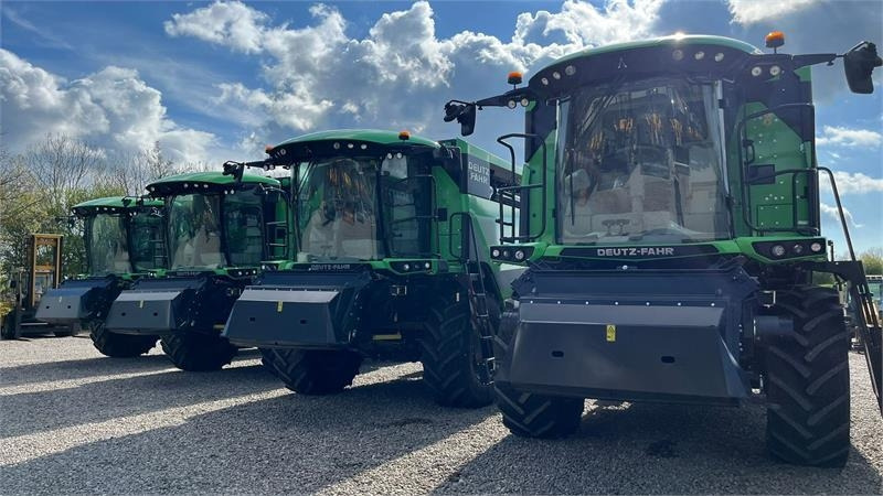 Deutz-fahr C7206 With 24feed - 7.2m header. New and unused Co - Combine harvester: picture 1 Deutz-fahr C7206 With 24feed - 7.2m header. New and unused Co - Combine harvester: picture 1