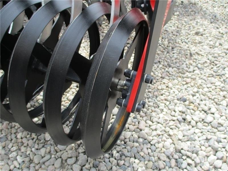 Dexwal Mamut 4 m med v-rings pakker og 560 mm tallerkner - Disc harrow: picture 4 Dexwal Mamut 4 m med v-rings pakker og 560 mm tallerkner - Disc harrow: picture 4