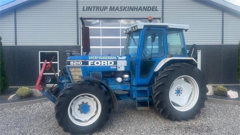 Ford 8210 Force II Med frontlift - Farm tractor: picture 1 Ford 8210 Force II Med frontlift - Farm tractor: picture 1