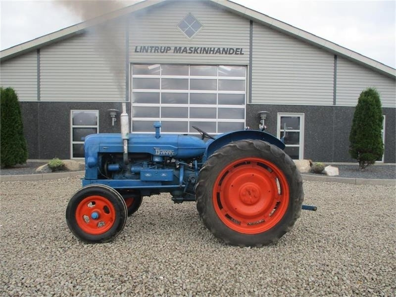 Fordson Major Diesel traktor - Farm tractor: picture 1 Fordson Major Diesel traktor - Farm tractor: picture 1
