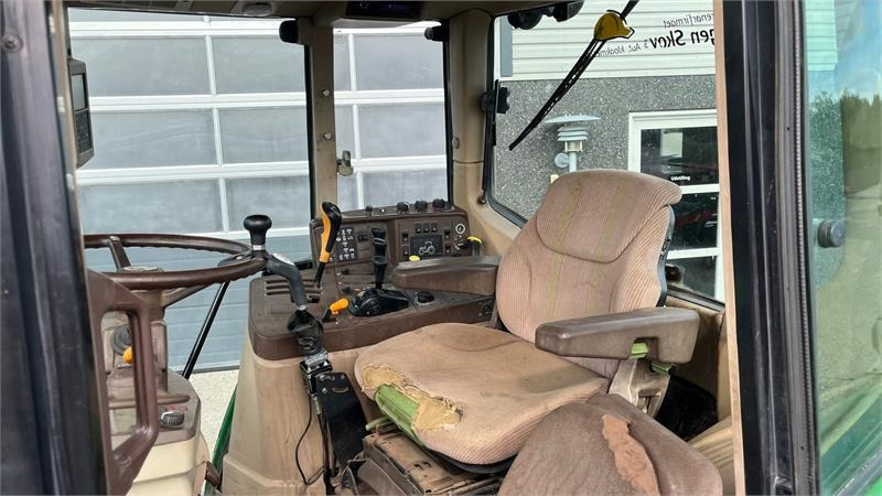 John Deere 6910 Auto Quad II-TLS Med frontlæsser - Farm tractor: picture 5 John Deere 6910 Auto Quad II-TLS Med frontlæsser - Farm tractor: picture 5