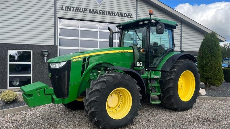 John Deere 8260R - Farm tractor: picture 2 John Deere 8260R - Farm tractor: picture 2