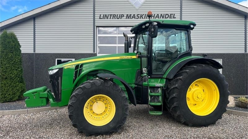 John Deere 8260R - Farm tractor: picture 1 John Deere 8260R - Farm tractor: picture 1