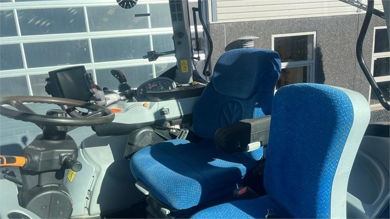 New Holland T7.270 AutoCommand med frontlift - Farm tractor: picture 4 New Holland T7.270 AutoCommand med frontlift - Farm tractor: picture 4
