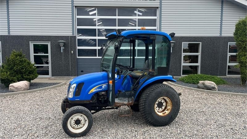 New Holland TC35DA - Farm tractor: picture 1 New Holland TC35DA - Farm tractor: picture 1