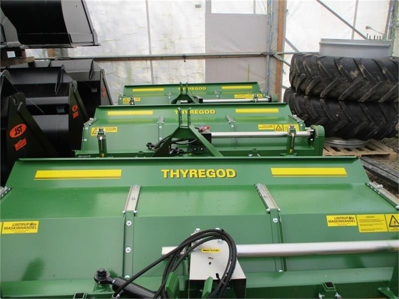Thyregod TK 2300 TK2300 Med hydraulisk sving og PTO-træk - Broom for Agricultural machinery: picture 3 Thyregod TK 2300 TK2300 Med hydraulisk sving og PTO-træk - Broom for Agricultural machinery: picture 3