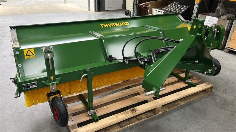 Broom Thyregod TK 2800 med nylon børster og hydraulisk sving. bre: picture 9