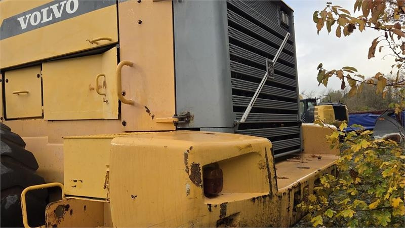 Volvo 330D med skovl  - Wheel loader: picture 4 Volvo 330D med skovl  - Wheel loader: picture 4