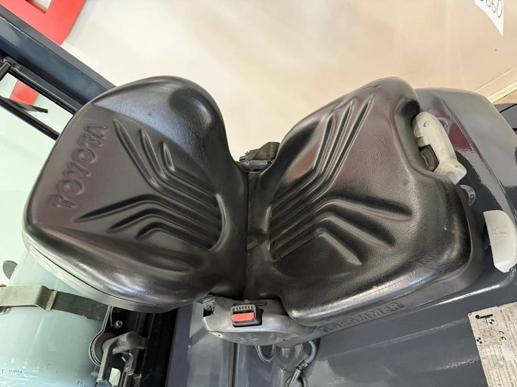 Toyota 10860 - 02-8FGF25 - LPG forklift: picture 5 Toyota 10860 - 02-8FGF25 - LPG forklift: picture 5