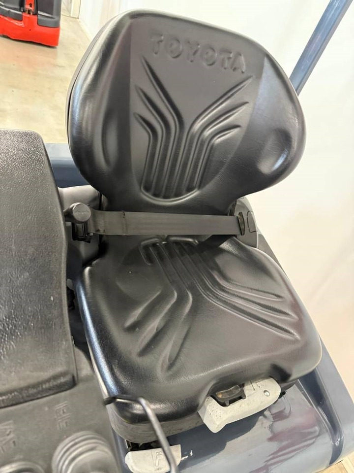 Toyota 10991 - 7FBEST15 - Electric forklift: picture 5 Toyota 10991 - 7FBEST15 - Electric forklift: picture 5