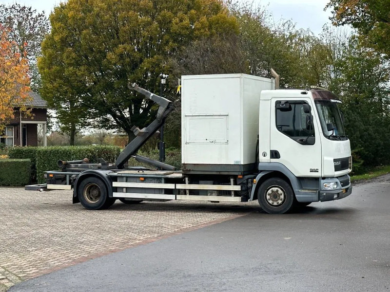 DAF LF 45 180!! HAAKARM/CONTAINER!!MOBILE WORKSHOP!! - Hook lift truck: picture 2 DAF LF 45 180!! HAAKARM/CONTAINER!!MOBILE WORKSHOP!! - Hook lift truck: picture 2