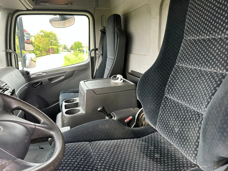 Box truck Mercedes-Benz Atego 1218 bakwagen met laadklep 2000kg!: picture 9 Box truck Mercedes-Benz Atego 1218 bakwagen met laadklep 2000kg!: picture 9