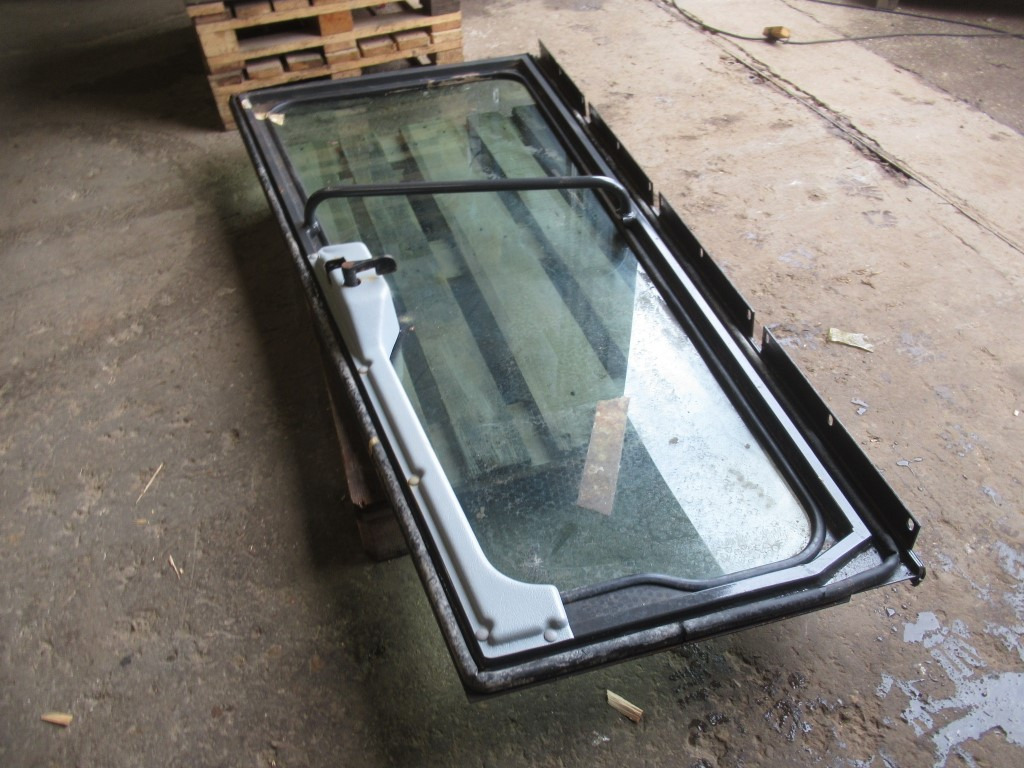 Case 75313426 - Door and parts for Construction machinery: picture 2 Case 75313426 - Door and parts for Construction machinery: picture 2