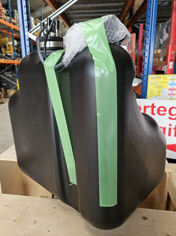 Case KNH14043 - Fuel tank for Construction machinery: picture 2 Case KNH14043 - Fuel tank for Construction machinery: picture 2