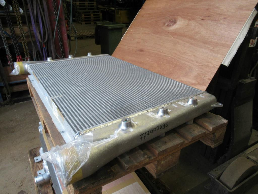 Case LN002560 - Intercooler for Construction machinery: picture 2 Case LN002560 - Intercooler for Construction machinery: picture 2