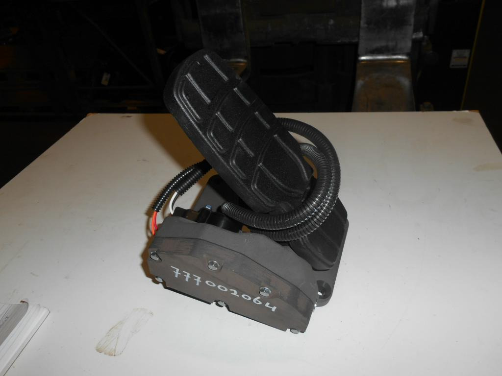 Caterpillar 426-0619 - - Pedal for Construction machinery: picture 1 Caterpillar 426-0619 - - Pedal for Construction machinery: picture 1