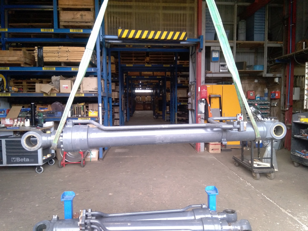 Doosan 400309-00550G - Hydraulic cylinder for Construction machinery: picture 1 Doosan 400309-00550G - Hydraulic cylinder for Construction machinery: picture 1