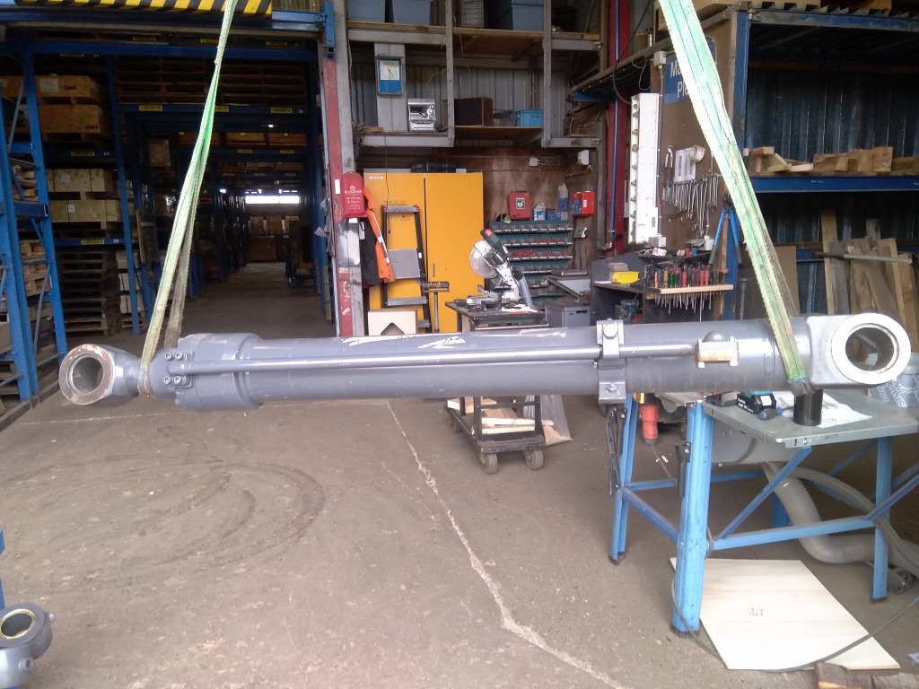 Doosan 400310-00996 - Hydraulic cylinder for Construction machinery: picture 1 Doosan 400310-00996 - Hydraulic cylinder for Construction machinery: picture 1