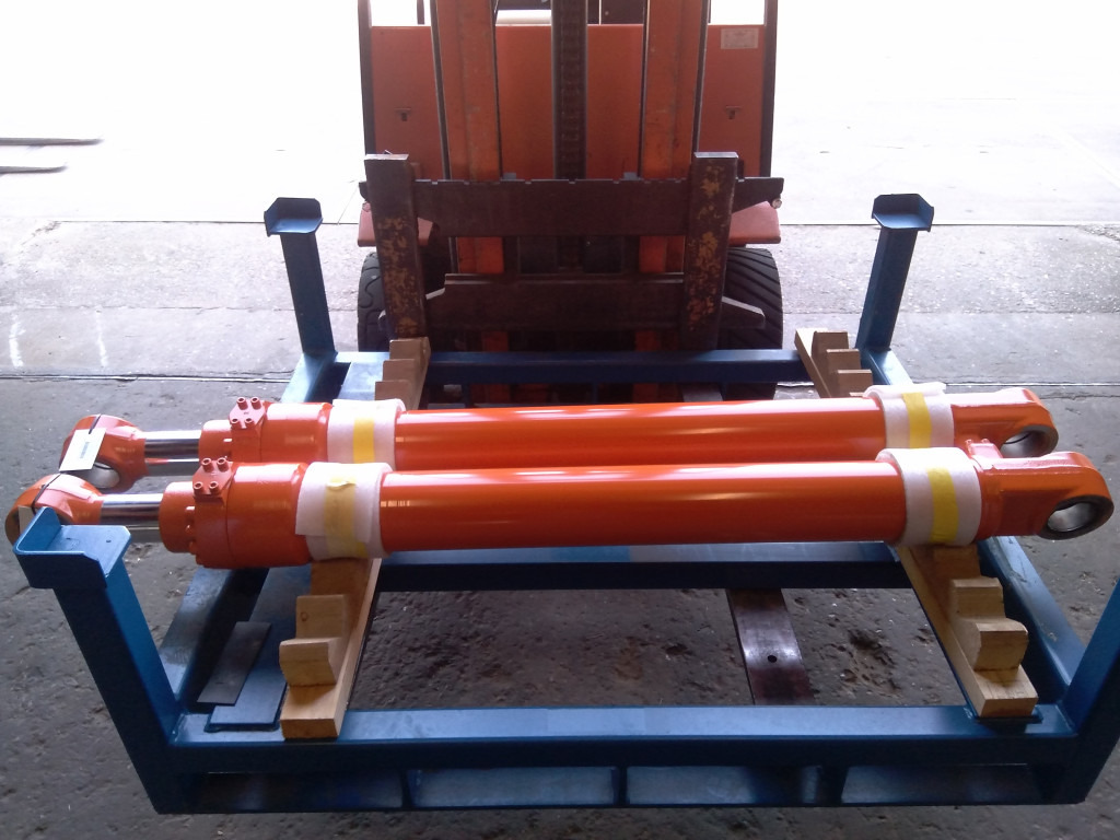 Hitachi 9256983 - 9256983 R - Hydraulic cylinder for Construction machinery: picture 1 Hitachi 9256983 - 9256983 R - Hydraulic cylinder for Construction machinery: picture 1
