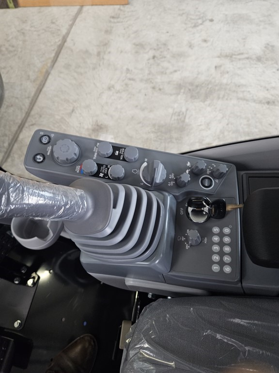 Hitachi ZX-5 ZX-6 - YA00038613 - Cab for Construction machinery: picture 3 Hitachi ZX-5 ZX-6 - YA00038613 - Cab for Construction machinery: picture 3