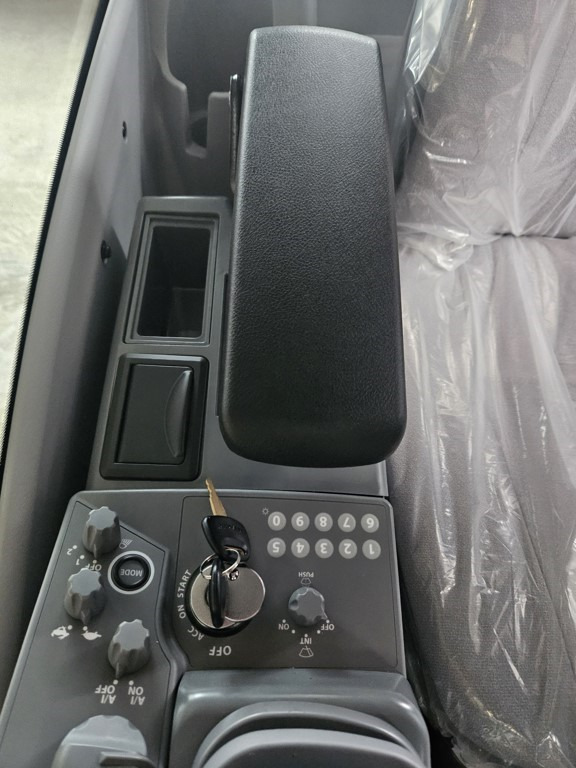 Hitachi ZX-5 ZX-6 - YA00038613 - Cab for Construction machinery: picture 2 Hitachi ZX-5 ZX-6 - YA00038613 - Cab for Construction machinery: picture 2