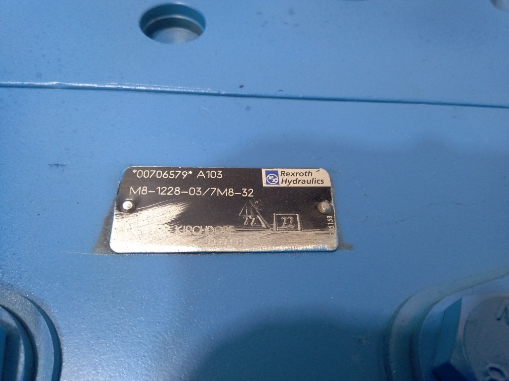 Liebherr 5009933 - M8-1228-03/7M8-32 - Hydraulic valve for Construction machinery: picture 1 Liebherr 5009933 - M8-1228-03/7M8-32 - Hydraulic valve for Construction machinery: picture 1