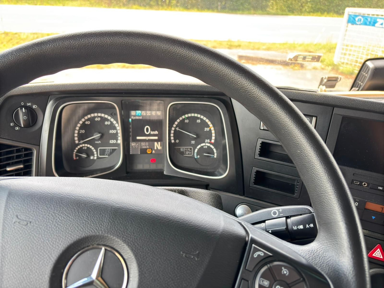 Tractor unit Mercedes-Benz Actros 1845: picture 6
