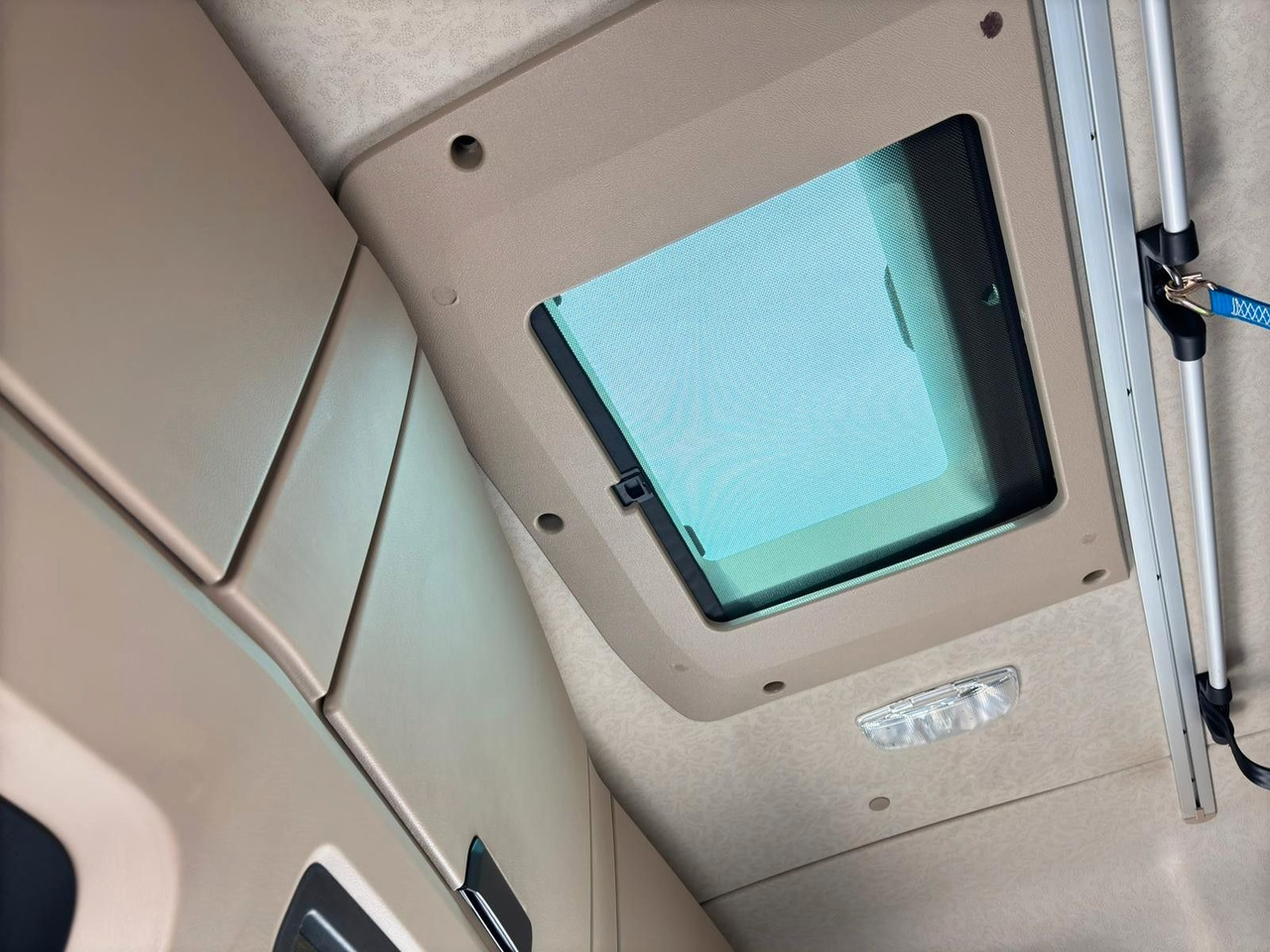 Tractor unit Mercedes-Benz Actros 1845: picture 13
