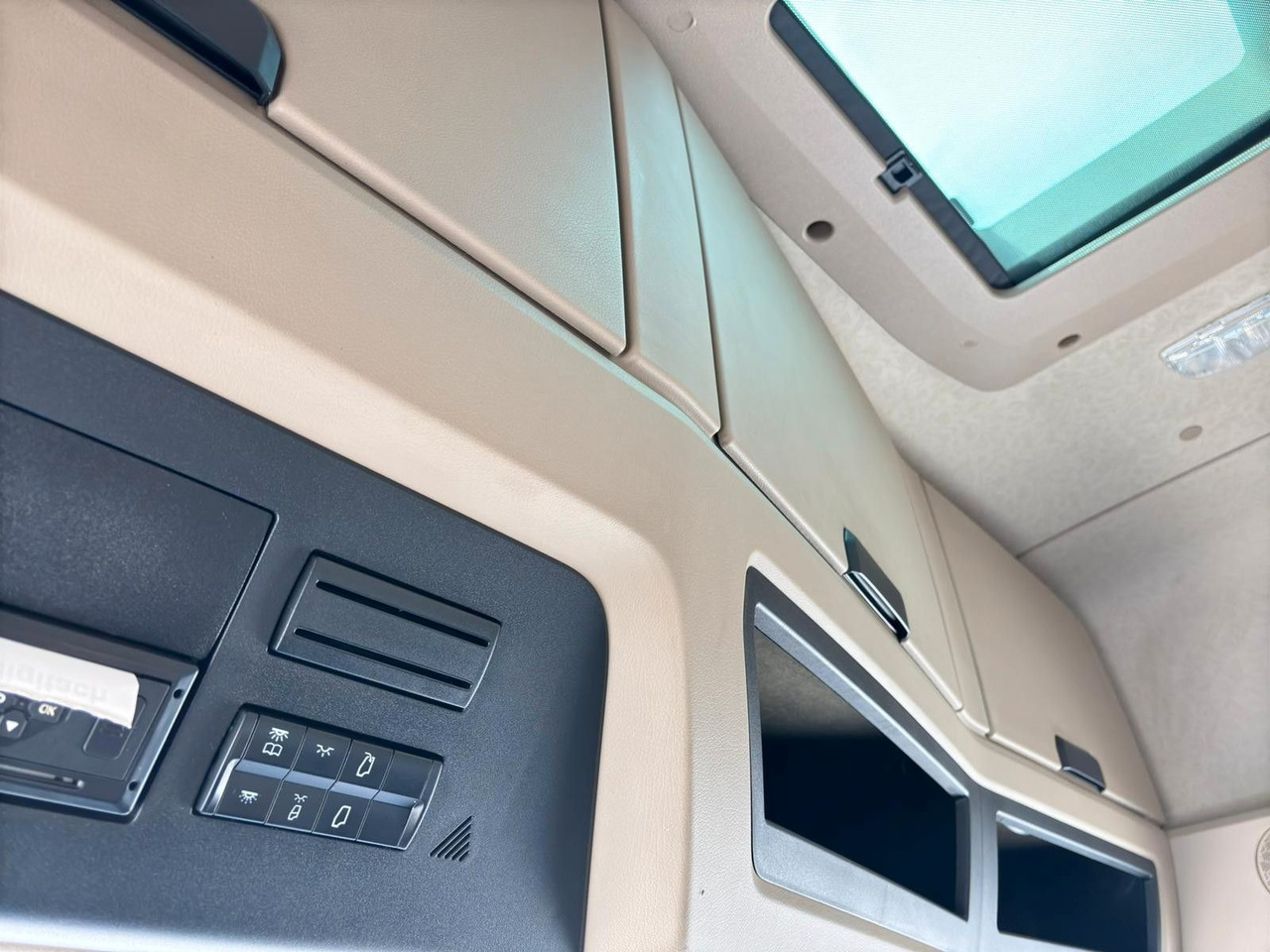 Tractor unit Mercedes-Benz Actros 1845: picture 14