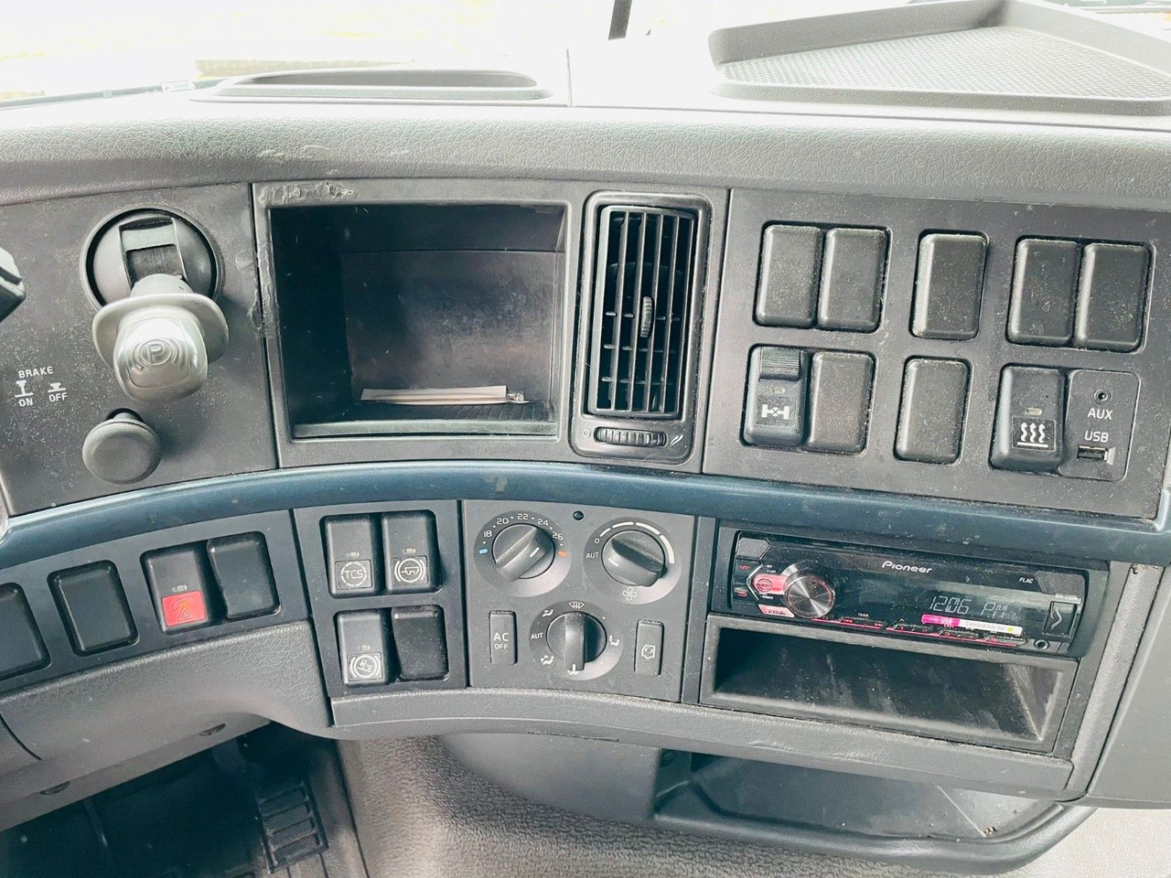 Tractor unit Volvo FH 420 EEV MEGA: picture 15