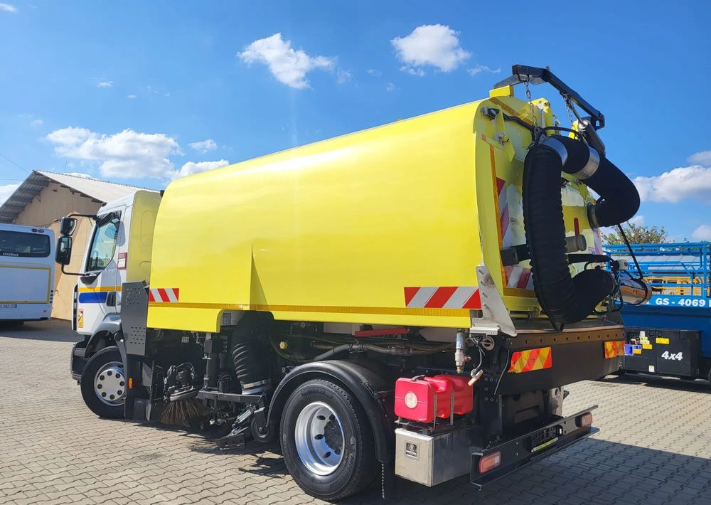 Renault D16 - Garbage truck: picture 5 Renault D16 - Garbage truck: picture 5