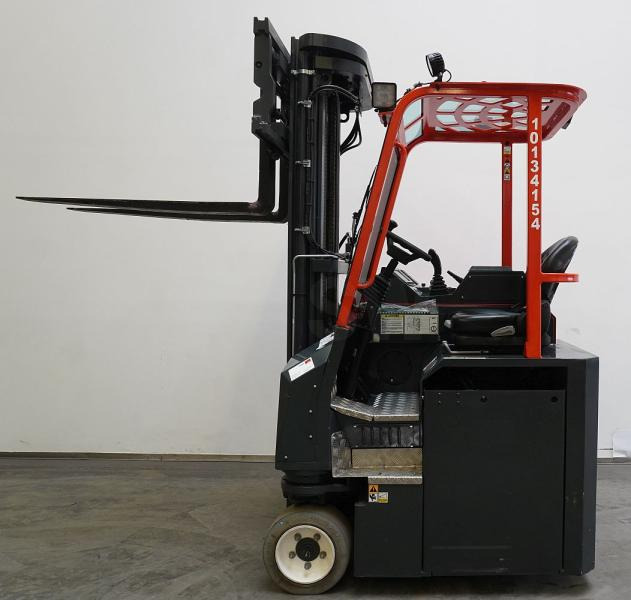 Combilift CBE3000 - 4-way reach truck: picture 4 Combilift CBE3000 - 4-way reach truck: picture 4