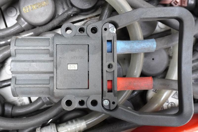 HAWKER 24 Volt 2 PzS 230 Ah - Battery for Material handling equipment: picture 4 HAWKER 24 Volt 2 PzS 230 Ah - Battery for Material handling equipment: picture 4