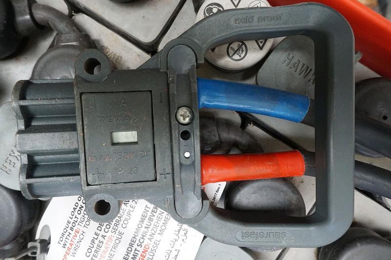 HAWKER 24 Volt 3 PzB 225 Ah - Battery for Material handling equipment: picture 4 HAWKER 24 Volt 3 PzB 225 Ah - Battery for Material handling equipment: picture 4