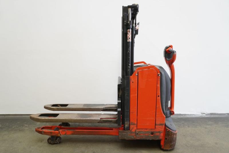 Linde D 08 1160 - Stacker: picture 3 Linde D 08 1160 - Stacker: picture 3
