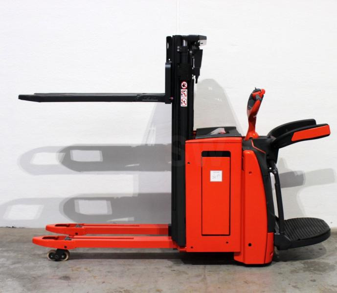 Linde D 12 AP 1173-01 - Stacker: picture 5 Linde D 12 AP 1173-01 - Stacker: picture 5