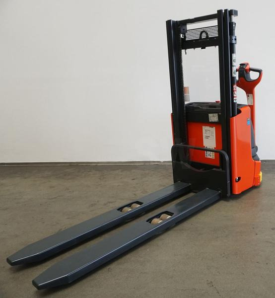 Linde L 12 1172-01 - Stacker: picture 2 Linde L 12 1172-01 - Stacker: picture 2