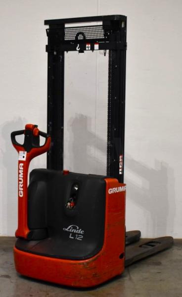 Linde L 12 1172 - Stacker: picture 1 Linde L 12 1172 - Stacker: picture 1