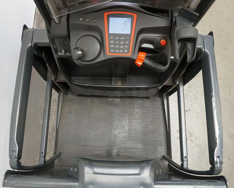 Linde V 48 5213 - Order picker: picture 3 Linde V 48 5213 - Order picker: picture 3