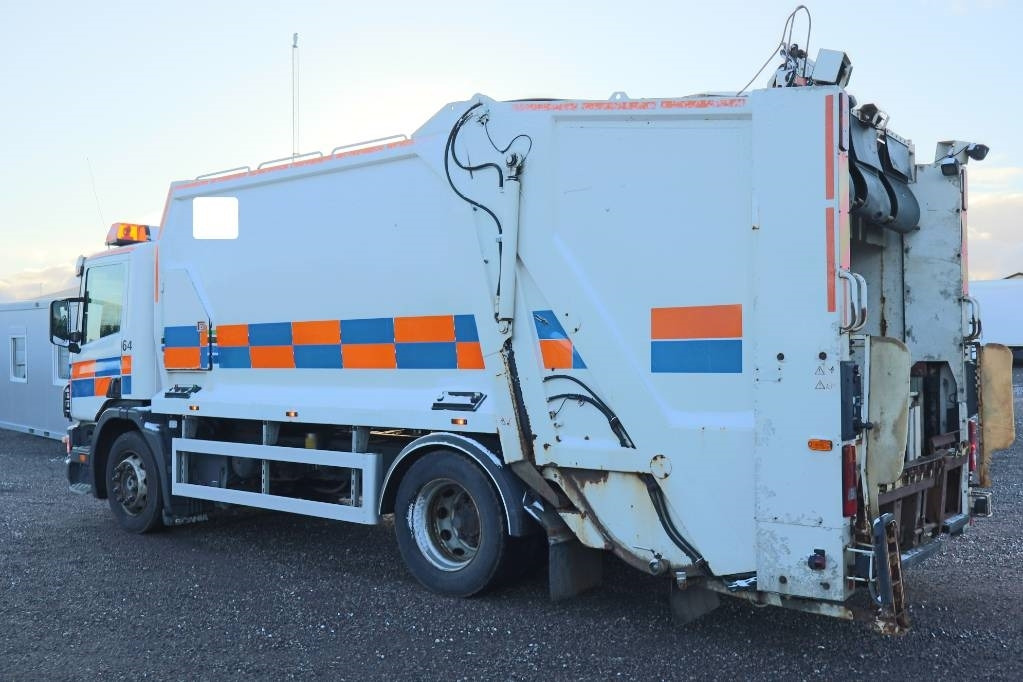 Scania P94DB4X2LA230 Serie 4967 - Garbage truck: picture 3 Scania P94DB4X2LA230 Serie 4967 - Garbage truck: picture 3