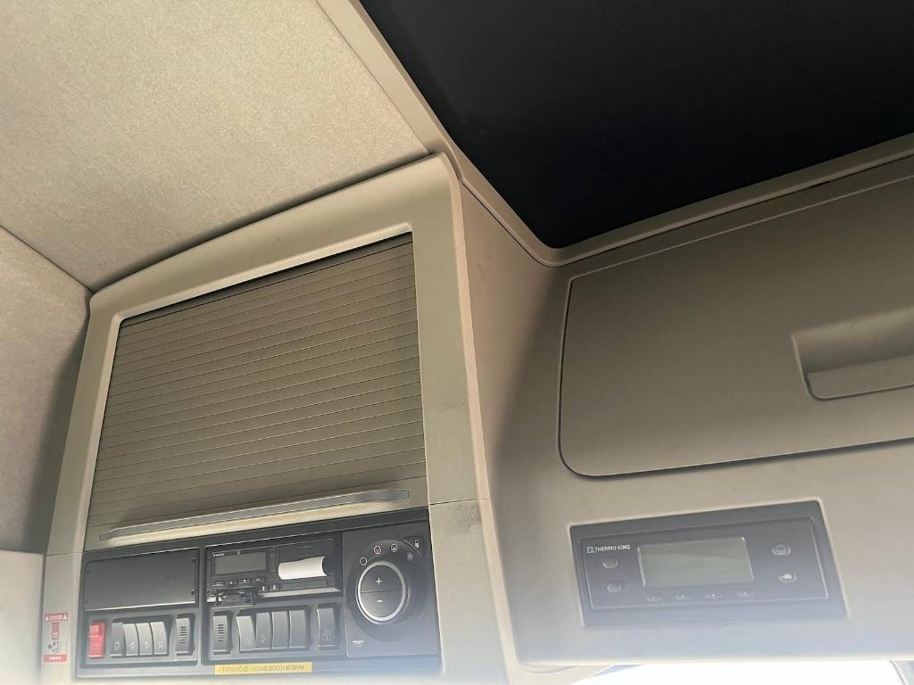 Volvo FH460 serie 0826 - Refrigerator truck: picture 5 Volvo FH460 serie 0826 - Refrigerator truck: picture 5