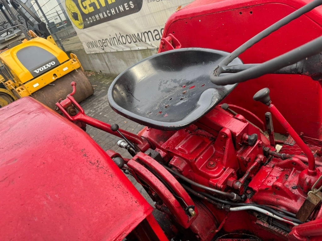 Farm tractor McCormick Oltimer: picture 11 Farm tractor McCormick Oltimer: picture 11