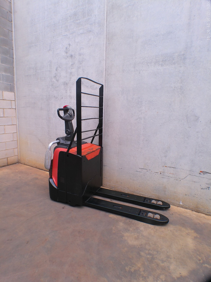 BT LPE 200 - Pallet truck: picture 4 BT LPE 200 - Pallet truck: picture 4