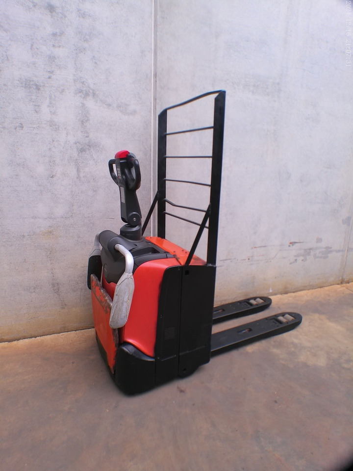 BT LPE 200 - Pallet truck: picture 3 BT LPE 200 - Pallet truck: picture 3