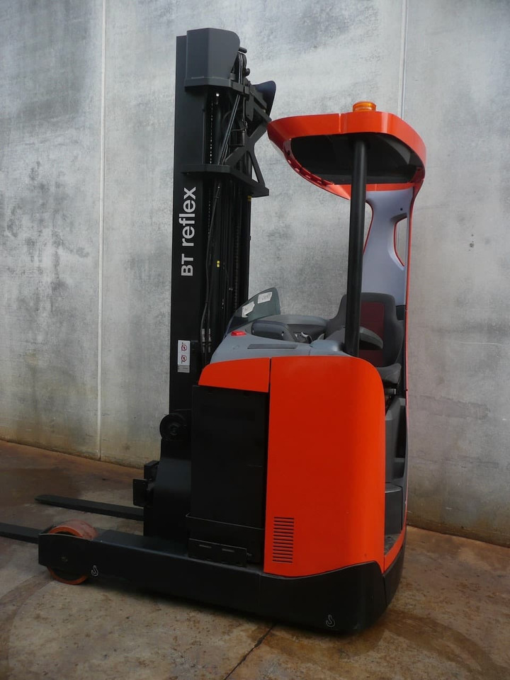 BT RRE 160 - Reach truck: picture 4 BT RRE 160 - Reach truck: picture 4