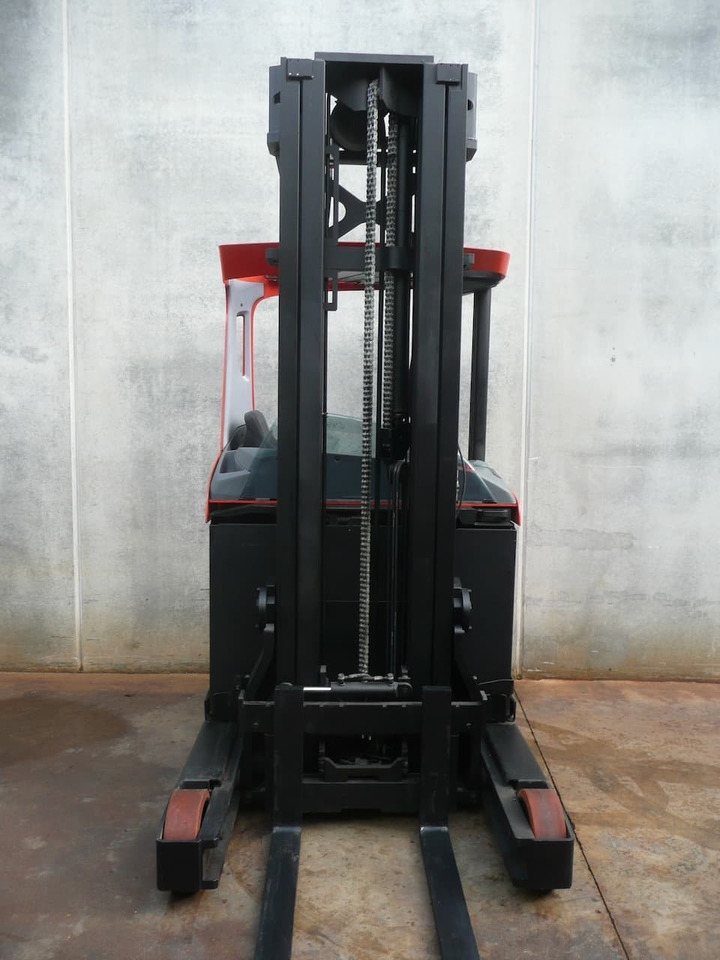 BT RRE 160 - Reach truck: picture 5 BT RRE 160 - Reach truck: picture 5
