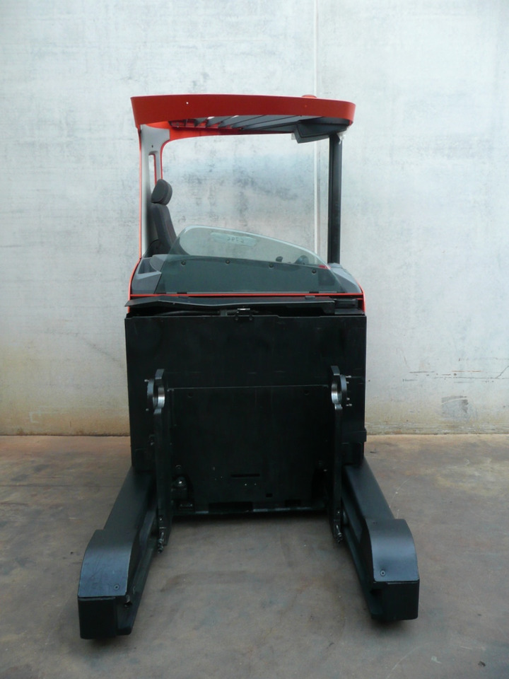 BT RRE 250 E - Reach truck: picture 5 BT RRE 250 E - Reach truck: picture 5