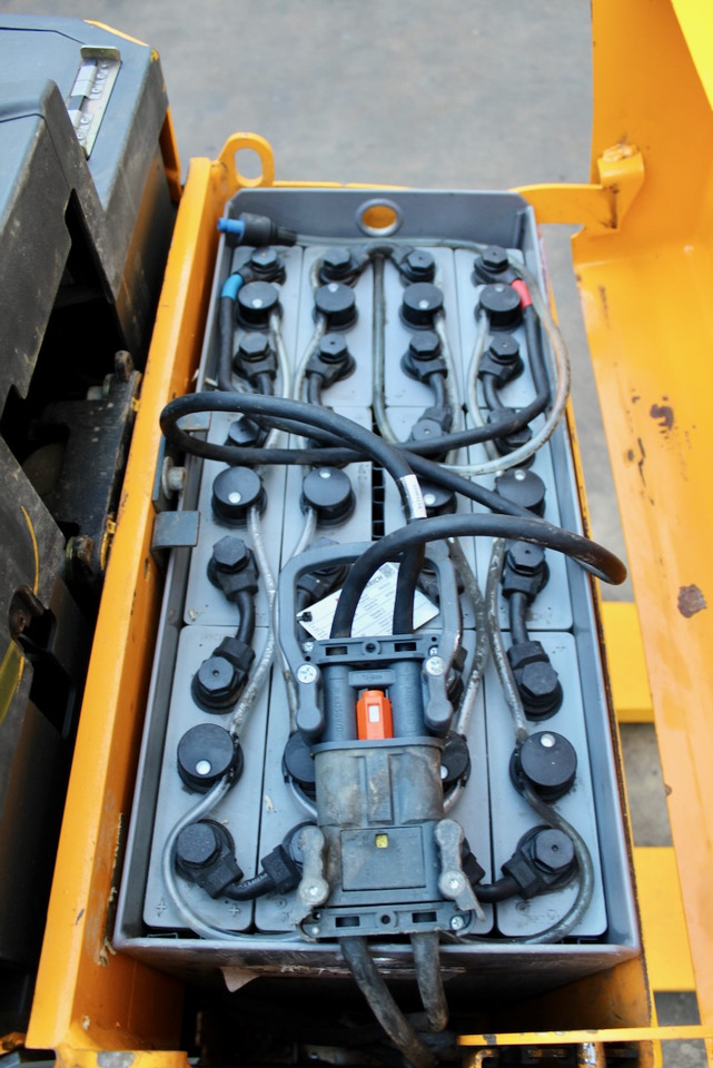 Pallet truck Jungheinrich ERE 225: picture 6