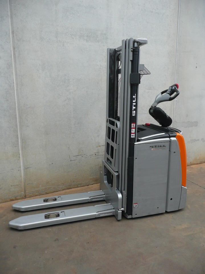 Still EXV-SF16 - Stacker: picture 2 Still EXV-SF16 - Stacker: picture 2