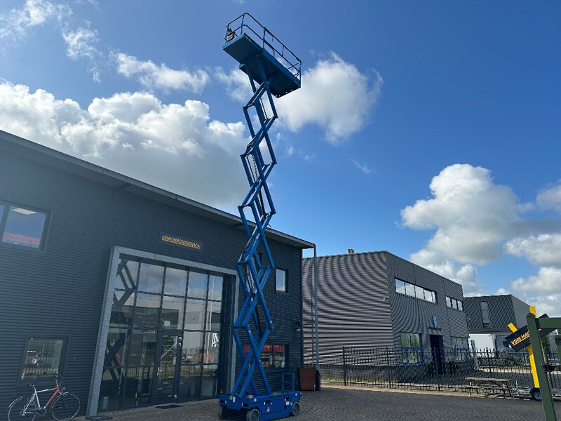 Haulotte Compact 14 - Scissor lift: picture 3 Haulotte Compact 14 - Scissor lift: picture 3